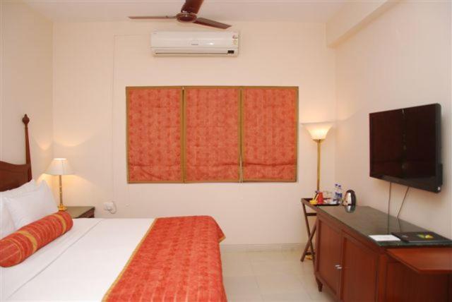 Hotel The Lalit Traveller Khajurāho Exterior foto