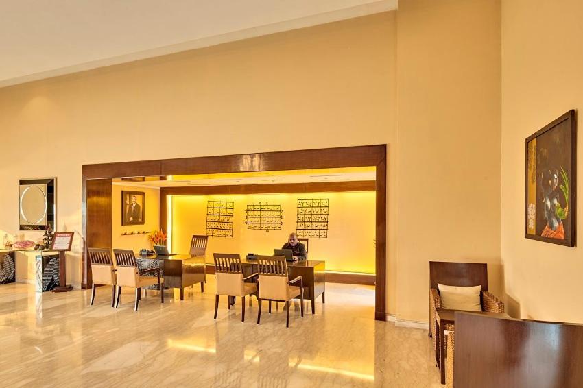 Hotel The Lalit Traveller Khajurāho Exterior foto